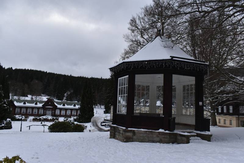 Lázeňská obec Karlova Studánka má v zimě úžasnou atmosféru.