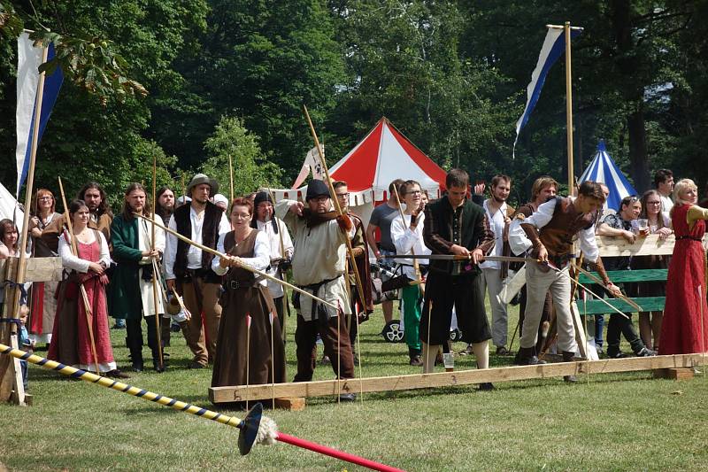 Velký lukostřelecký turnaj ve Slezských Rudolticích.