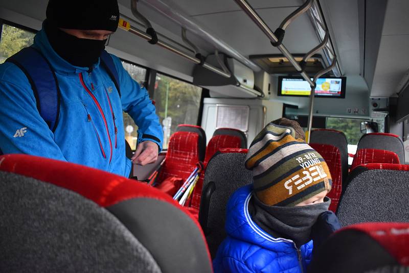 Autobusová doprava z Hvězdy na Ovčárnu od soboty 24. října končí. Až do ukončení nouzového stavu budeme muset na Praděd šlapat pěšky.