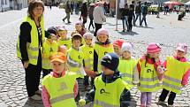 Studentům patřilo v pátek 15. května centrum Bruntálu. Zejména těm, kteří si pořídili vlastní pokrývku hlavy, protože šlo o Kloboukový majáles.