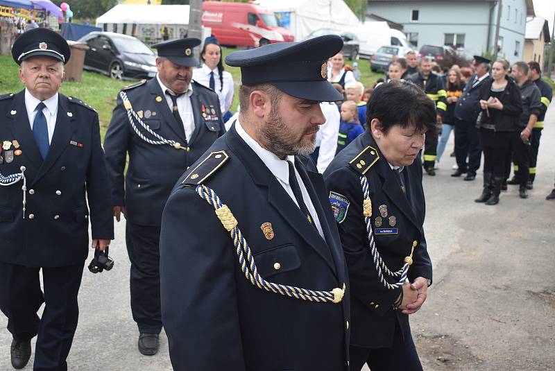 Hlinka přivítala návrat Rytíře. Dobrovolní hasiči připravili obřad žehnání praporu a oslavili 75 let od své jednotky. Vše uzavřela zábava Hlinka buduje, zpívá a tančí. Září 2021.