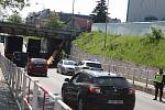 Polský kamion neprojel pod mostem přes Albrechtickou ulici v Krnově.