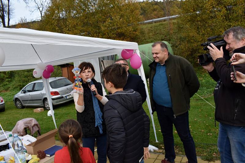 Drakiáda v Mnichově u Vrbna pod Pradědem přinesla spoustu zábavy, soutěží a také zápis do České knihy rekordů. Rekordní drak měl ocas z  3025 balonků nafouknutých vzduchem místo helia.