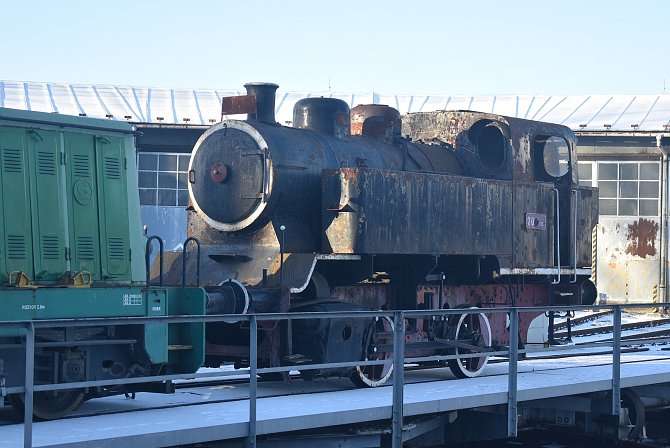 Zrezivělou parní lokomotivu 12. ledna 2022 převzala Lakovna ZEGA,, aby ji kompletně zrestaurovala.