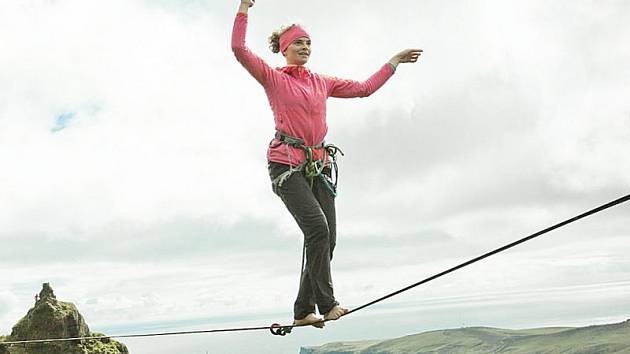 Expediční kamera letos nabídne i snímek Fyrst o skupině slacklinerů, která  na Islandu  napnula vůbec první špacír špagáty dlouhé až 90 metrů. Za zhlédnutí ovšem stojí i další filmy festivalu.