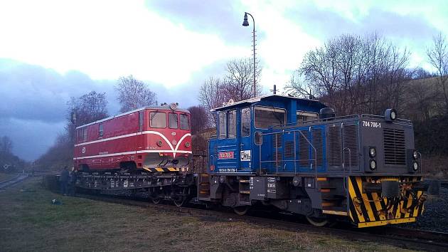Leden 2023: Na Osoblažku se vrátila lokomotiva 705 913-2 a vůz Balm. Zkušební jízdy můžou začít. Konečně! Tak komentují tyto fotografie fanoušci Osoblažky.