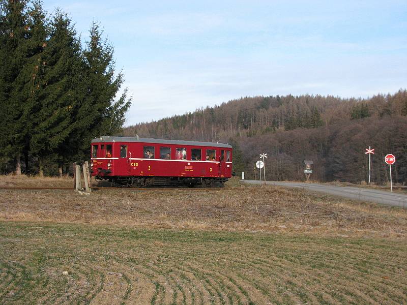 Železniční trať z Bruntálu do malé Morávky loni prošla nákladnou rekonstrukcí. Kraj i  provozovatelé turistických vlaků se obávají, že novela drážního zákona umožní její likvidaci.