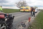 Hromadná nehoda osobního auta a tří motorek se stala dnes odpoledne na Bruntálsku. Dva motorkáři utrpěli lehčí poranění, třetí je zraněn těžce.