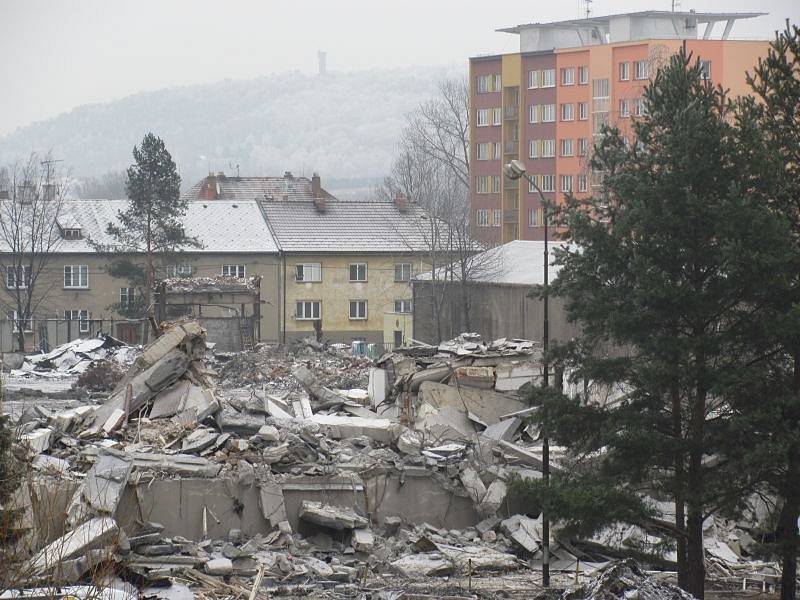 Slévárna SKS bývala průmyslovou dominantou Krnova. Dnes mizí před očima a současně se v místech po zbořených halách otevírají nové průhledy.