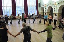 Řecké tance zájemce učili Irini Pechová a Paris Vasiliadis z řeckého tanečního souboru Antigoni. 