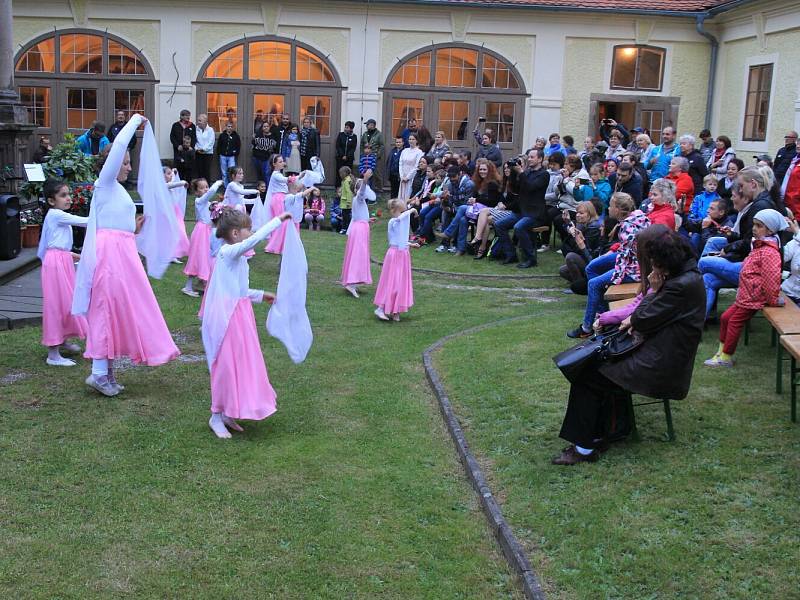 Loretánská muzejní noc. Soubor Butterfley.