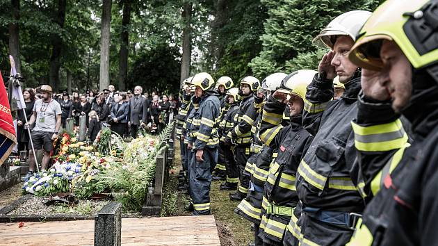 V Rumburku se rozloučili s hasičem a záchranářem, který zemřel při dopravní nehodě.