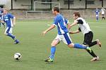 DALŠÍ HLADKÁ VÝHRA. Fotbalisté FK Junior Děčín (v modrém) porazili TJ Mojžíř 4:1.