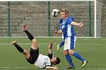 DALŠÍ HLADKÁ VÝHRA. Fotbalisté FK Junior Děčín (v modrém) porazili TJ Mojžíř 4:1.