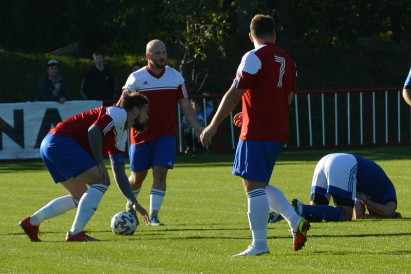 Derby. Jílové (modré dresy) vyhrálo na půdě Modré 4:1.