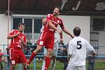 PARÁDA! Fotbalisté Modré (v bílých dresech) vyhráli 4:1 v Proboštově.