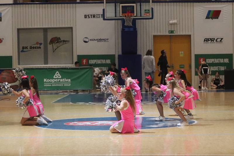 Basketbalisté Děčína doma porazili Ostravu a nadále drží v Kooperativa NBL první místo.