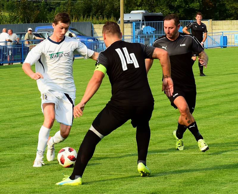 KANONÁDA. Fotbalisté Vilémova (v bílém) doma porazili Brnou 6:1.