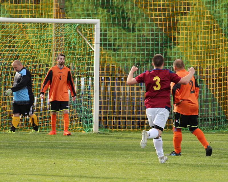 NEDOHRÁLO SE. Utkání Dolní Podluží - Huntířov bylo za stavu 2:0 předčasně ukončeno.