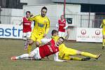 VÍTĚZSTVÍ. Varnsdorf (ve žlutém) vyhrál v Pardubicích 1:0.