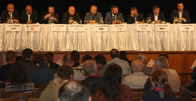 Debata kandidátů na hejtmana na děčínské Střelnici.