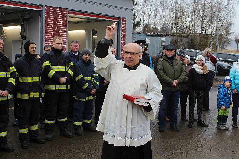 Jiříkovští hasiči mají opravenou zbrojnici.