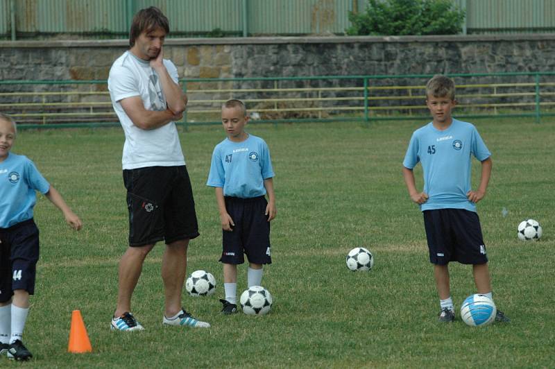 NAŠEL SI ČAS. Petr Voříšek při tréninku ve vlastní fotbalové akademii.