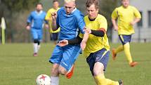 LÍDR USPĚL. Chřibská (ve žlutém) doma porazila 1:0 Staré Křečany.