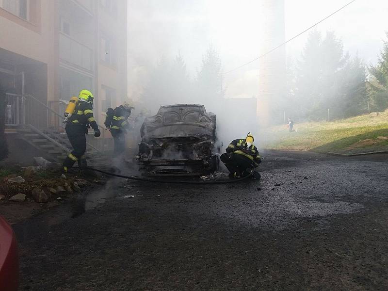 Požár auta v Jílovém.