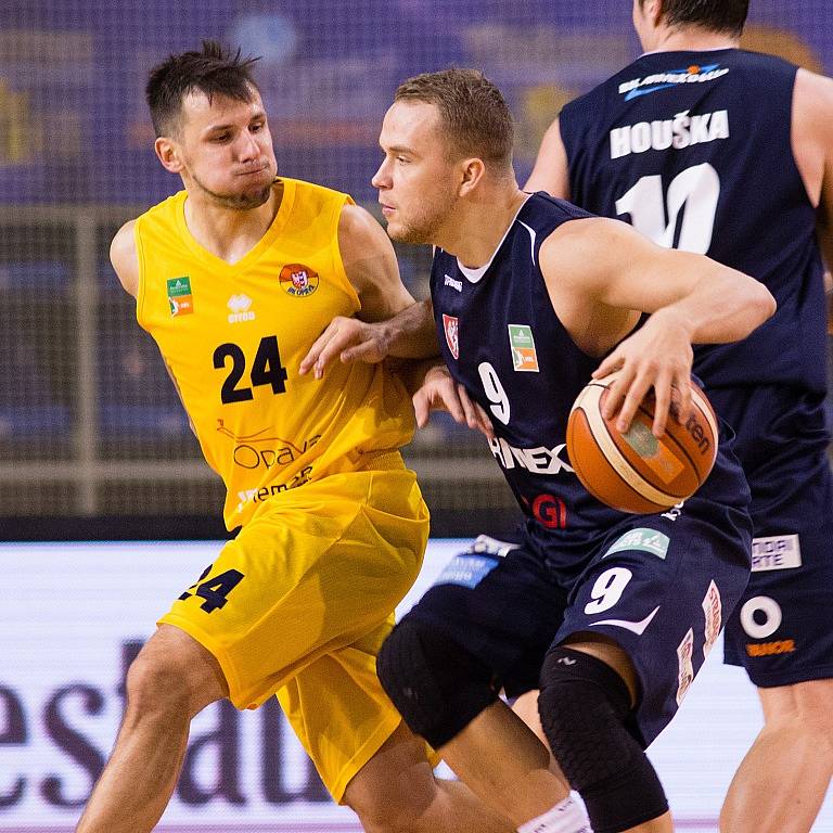 BASKETBALISTÉ DĚČÍNA prohráli v Opavě 81:91.