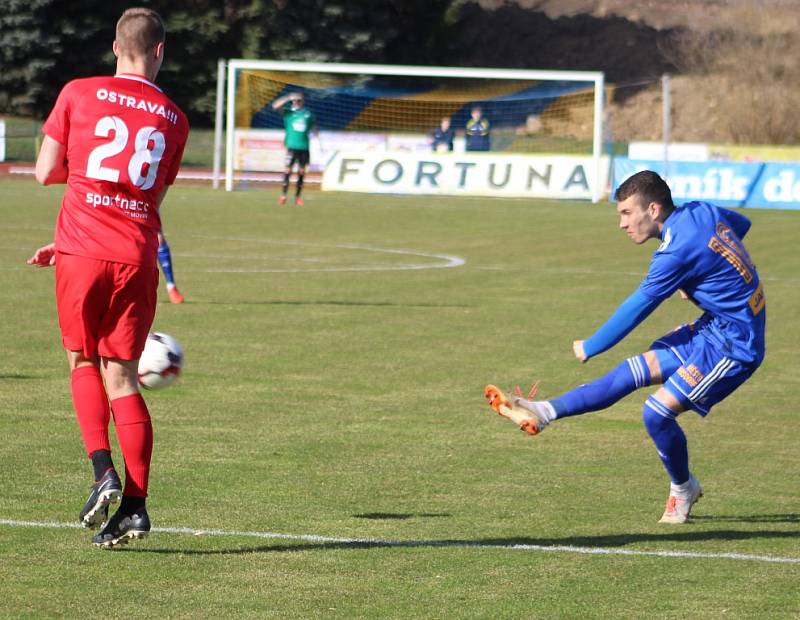 REMÍZA. Varnsdorf (v modrém) hrál s Vítkovicemi 0:0.