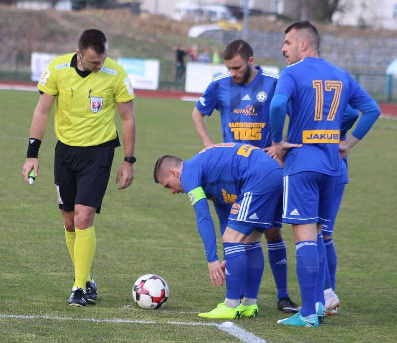 REMÍZA. Varnsdorf (v modrém) hrál s Vítkovicemi 0:0.