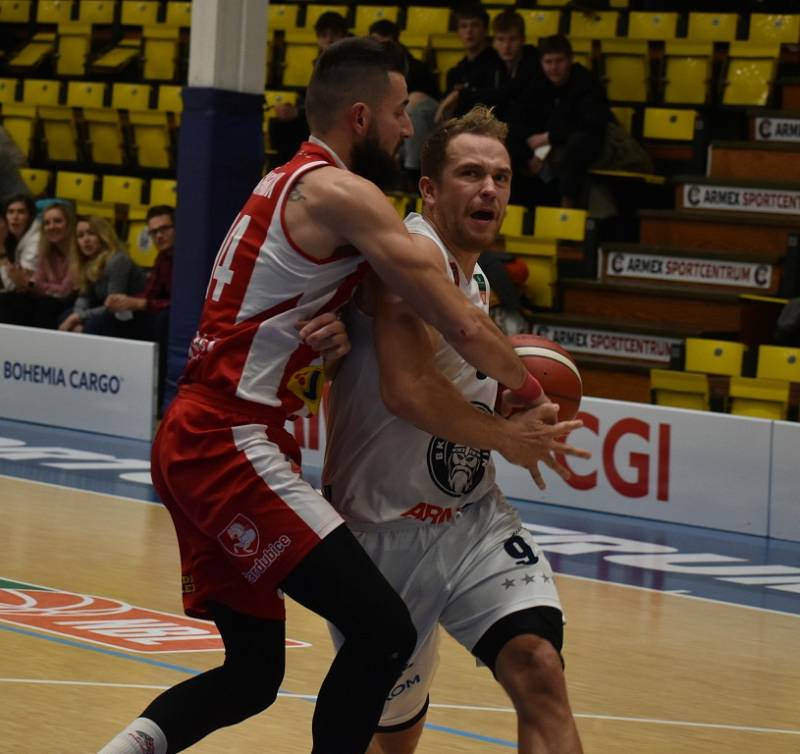 Ondřej Šiška je opět klíčovým tahounem děčínských basketbalistů.