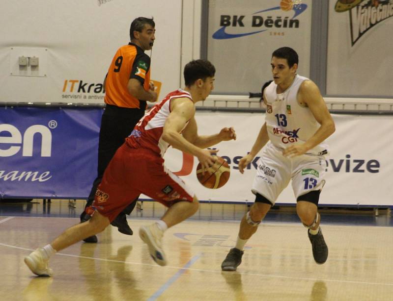 BYLY TO NERVY! Děčínští basketbalisté doma porazili Pardubice 74:73.