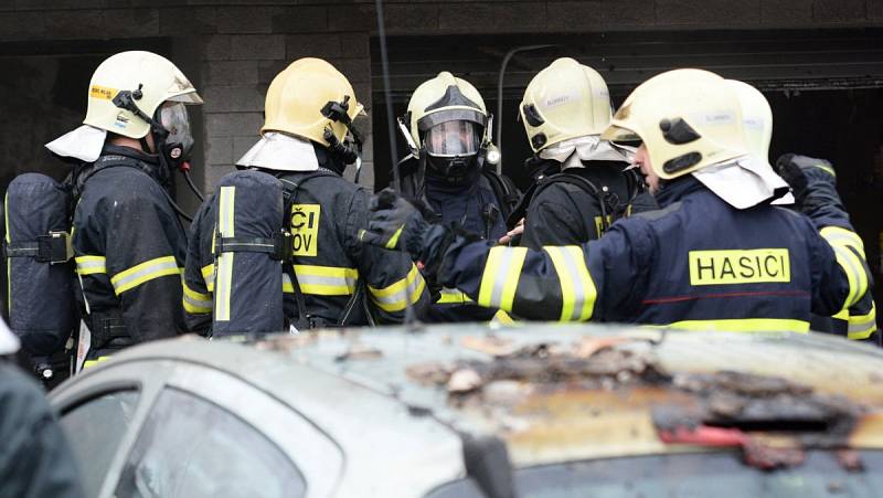 Při požáru ve Šluknově byl těžce zraněn jeden člověk.