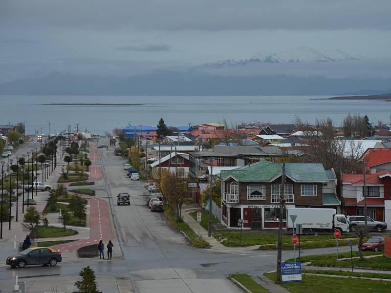 Puerto Natales se zálivem Seno Ultima Esperanza.