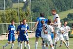 REMÍZA 1:1 se zrodila v utkání KP mezi Jiskrou Modrá (v modrém) a FK Louny.