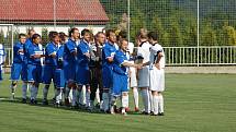 REMÍZA 1:1 se zrodila v utkání KP mezi Jiskrou Modrá (v modrém) a FK Louny.