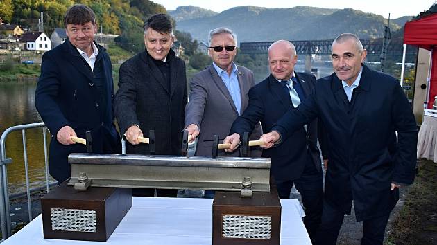 V Děčíně začala rekonstrukce železničního mostu do Prostředního Žlebu.