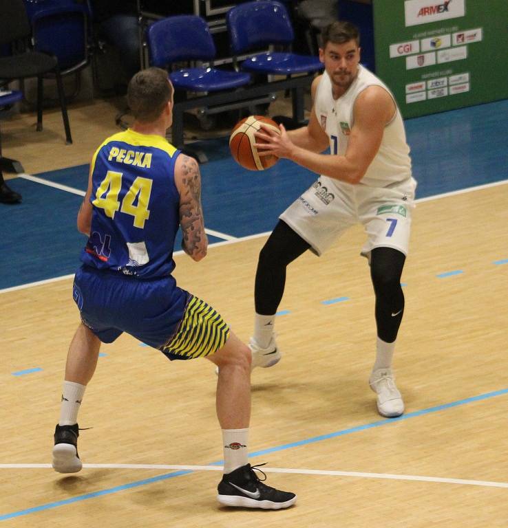 PRVNÍ POHÁROVÉ DERBY. Basketbalisté Děčína doma hráli proti Ústí nad Labem.