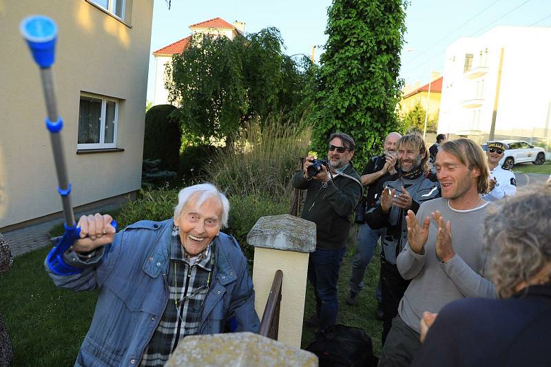 Cestovatelé z Krásné Lípy Kateřina a Ladislav Bezděkovi se s Miroslavem Zikmundem setkali několikrát.