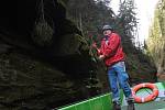 Tradičně před Velikonocemi se otevřely soutěsky u Hřenska turistům.