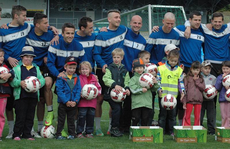 MŠ ČTYŘLÍSTEK navštívila trénink FK Varnsdorf.