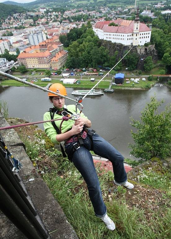 Divácký den Adrenalin Challenge přilákal odvážlivce. Přelaňovali kaňon Labe