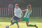 JISKRA (v bílém) vyhrála i třetí utkání, tentokráte zdolala 1:0 Libouchec.