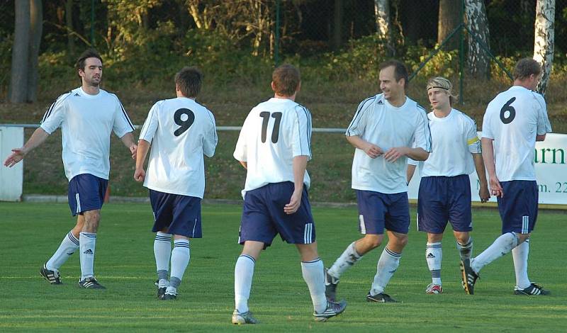 JISKRA MODRÁ doma otočila vývoj utkání se Střekovem a vyhrála 5:3.