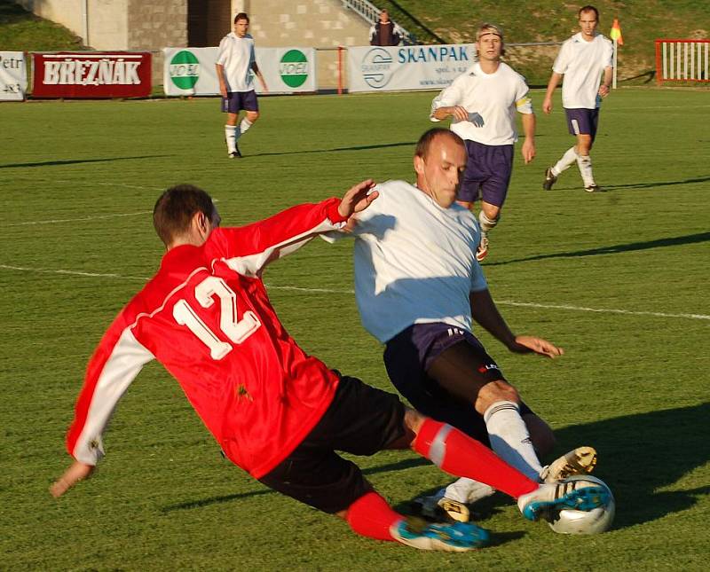 JISKRA MODRÁ doma otočila vývoj utkání se Střekovem a vyhrála 5:3.