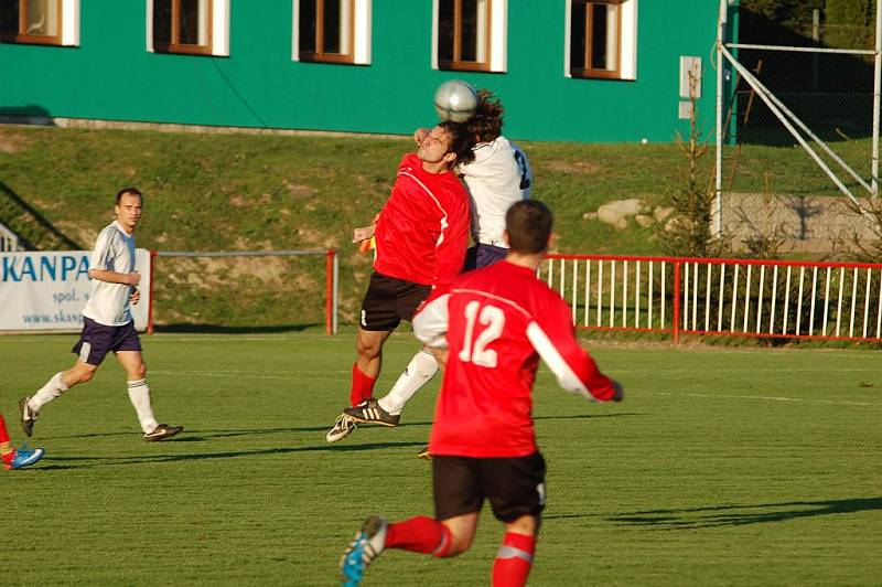 JISKRA MODRÁ doma otočila vývoj utkání se Střekovem a vyhrála 5:3.