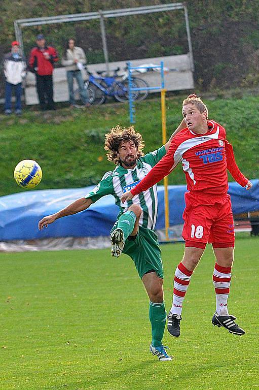 REMÍZOVÝ BOD si na své konto připsal FK Varnsdorf (v červeném), který doma plichtil s Bohemians Praha.