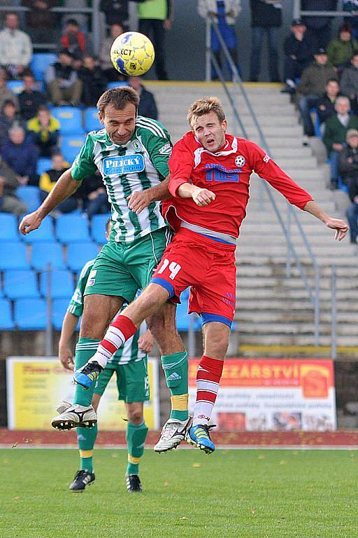 REMÍZOVÝ BOD si na své konto připsal FK Varnsdorf (v červeném), který doma plichtil s Bohemians Praha.